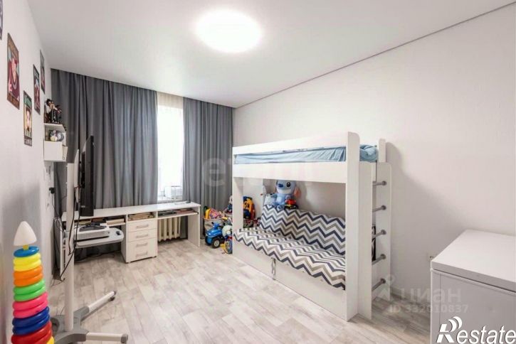 3-комн квартира ул Парижской Коммуны, 24,  д. 24